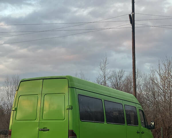 Зелений Мерседес Sprinter, об'ємом двигуна 2.87 л та пробігом 740 тис. км за 6000 $, фото 4 на Automoto.ua