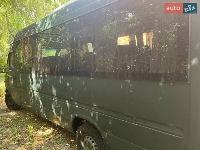 Зеленый Мерседес Sprinter, объемом двигателя 2.15 л и пробегом 540 тыс. км за 8000 $, фото 1 на Automoto.ua