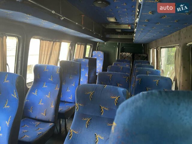 Зеленый Мерседес Sprinter, объемом двигателя 2.15 л и пробегом 540 тыс. км за 8000 $, фото 2 на Automoto.ua