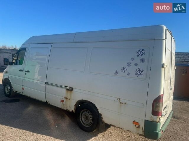 Зеленый Мерседес Sprinter, объемом двигателя 1.87 л и пробегом 731 тыс. км за 4700 $, фото 2 на Automoto.ua