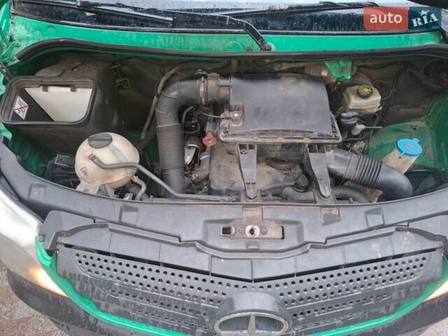 Зеленый Мерседес Sprinter, объемом двигателя 2.14 л и пробегом 476 тыс. км за 16500 $, фото 5 на Automoto.ua