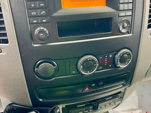 Зелений Мерседес Sprinter, об'ємом двигуна 2.1 л та пробігом 309 тис. км за 24900 $, фото 21 на Automoto.ua
