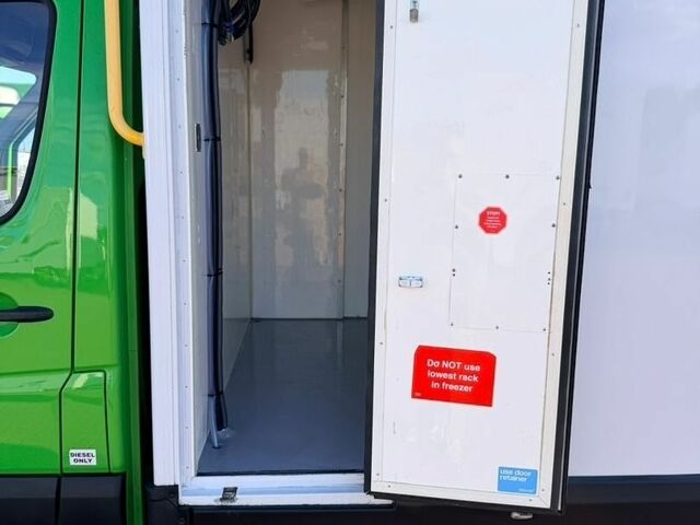 Зелений Мерседес Sprinter, об'ємом двигуна 2.1 л та пробігом 365 тис. км за 24900 $, фото 53 на Automoto.ua
