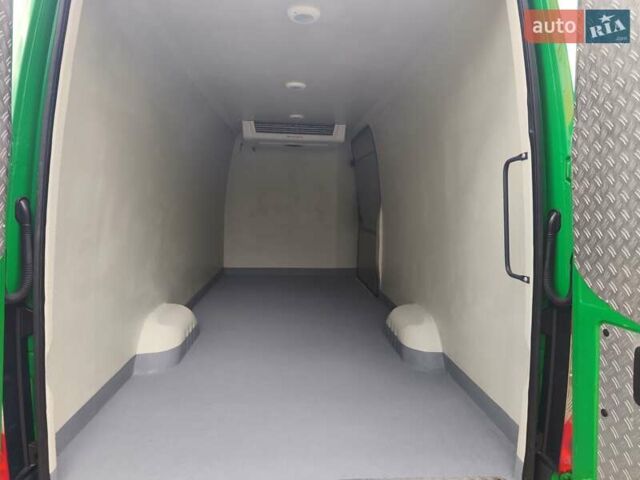 Зелений Мерседес Sprinter, об'ємом двигуна 0 л та пробігом 274 тис. км за 28900 $, фото 2 на Automoto.ua