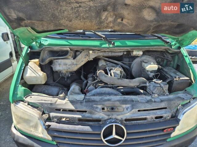 Зеленый Мерседес Sprinter, объемом двигателя 2.15 л и пробегом 350 тыс. км за 10500 $, фото 35 на Automoto.ua