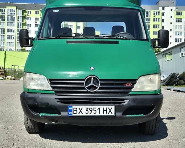 Зеленый Мерседес Sprinter, объемом двигателя 2.15 л и пробегом 350 тыс. км за 10500 $, фото 4 на Automoto.ua