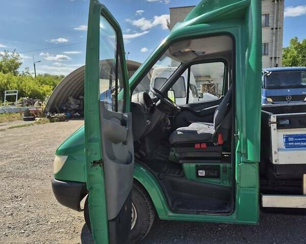 Зеленый Мерседес Sprinter, объемом двигателя 2.15 л и пробегом 350 тыс. км за 10500 $, фото 14 на Automoto.ua