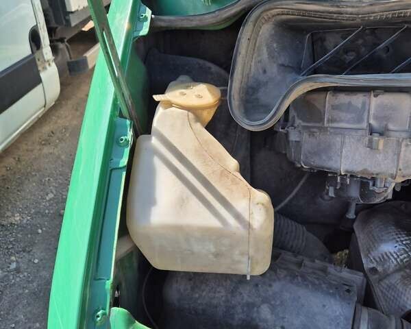 Зеленый Мерседес Sprinter, объемом двигателя 2.15 л и пробегом 350 тыс. км за 10500 $, фото 41 на Automoto.ua