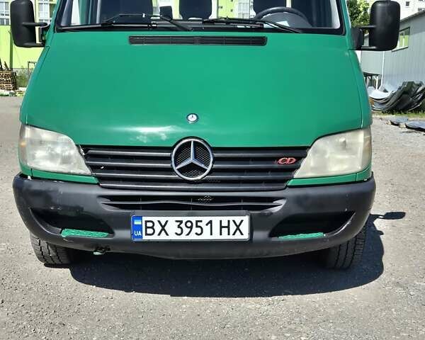 Зеленый Мерседес Sprinter, объемом двигателя 2.15 л и пробегом 350 тыс. км за 10500 $, фото 6 на Automoto.ua