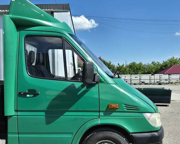 Зеленый Мерседес Sprinter, объемом двигателя 2.15 л и пробегом 350 тыс. км за 10500 $, фото 3 на Automoto.ua