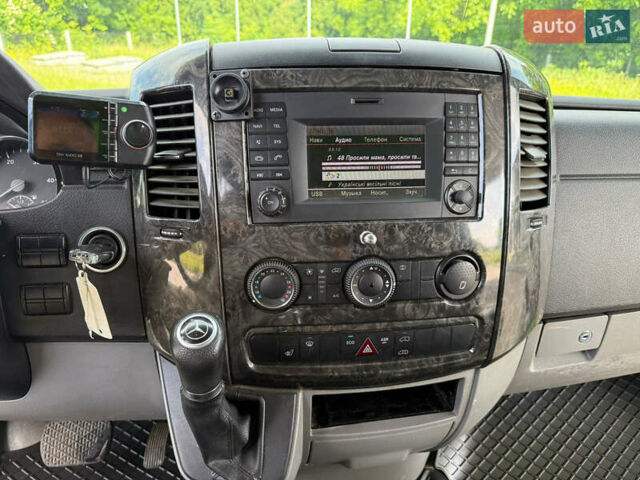 Зеленый Мерседес Sprinter, объемом двигателя 3 л и пробегом 298 тыс. км за 25900 $, фото 9 на Automoto.ua