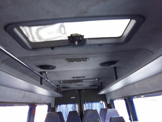 Зеленый Мерседес Sprinter, объемом двигателя 2.9 л и пробегом 600 тыс. км за 10000 $, фото 4 на Automoto.ua