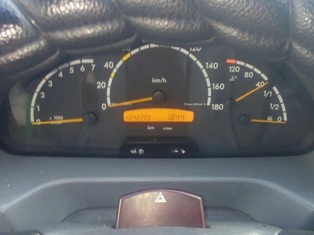 Зеленый Мерседес Sprinter, объемом двигателя 2.2 л и пробегом 420 тыс. км за 7700 $, фото 3 на Automoto.ua