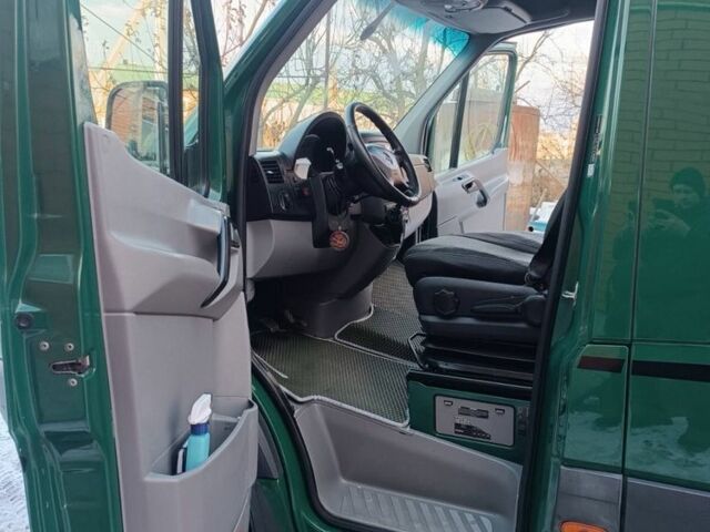 Зеленый Мерседес Sprinter, объемом двигателя 3 л и пробегом 160 тыс. км за 17300 $, фото 2 на Automoto.ua