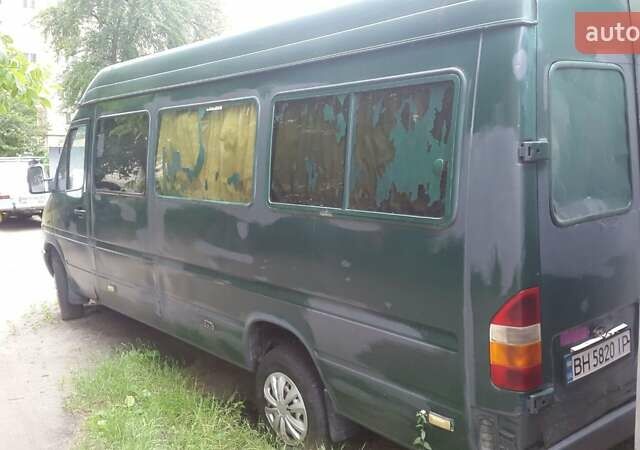 Зелений Мерседес Sprinter, об'ємом двигуна 2.3 л та пробігом 300 тис. км за 2700 $, фото 4 на Automoto.ua