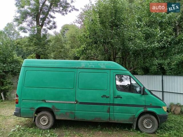 Зеленый Мерседес Sprinter, объемом двигателя 2.3 л и пробегом 600 тыс. км за 3500 $, фото 2 на Automoto.ua