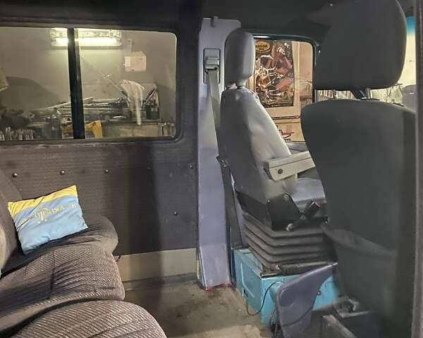 Зеленый Мерседес Sprinter, объемом двигателя 2.9 л и пробегом 300 тыс. км за 7500 $, фото 8 на Automoto.ua