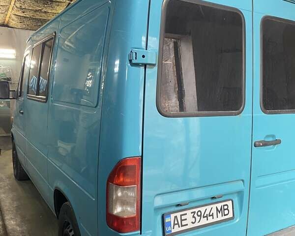 Зеленый Мерседес Sprinter, объемом двигателя 2.9 л и пробегом 300 тыс. км за 7500 $, фото 4 на Automoto.ua