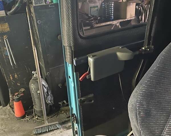 Зеленый Мерседес Sprinter, объемом двигателя 2.9 л и пробегом 300 тыс. км за 7500 $, фото 7 на Automoto.ua