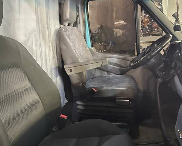 Зеленый Мерседес Sprinter, объемом двигателя 2.9 л и пробегом 300 тыс. км за 7500 $, фото 1 на Automoto.ua