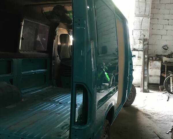 Зеленый Мерседес Sprinter, объемом двигателя 2.9 л и пробегом 300 тыс. км за 7500 $, фото 10 на Automoto.ua