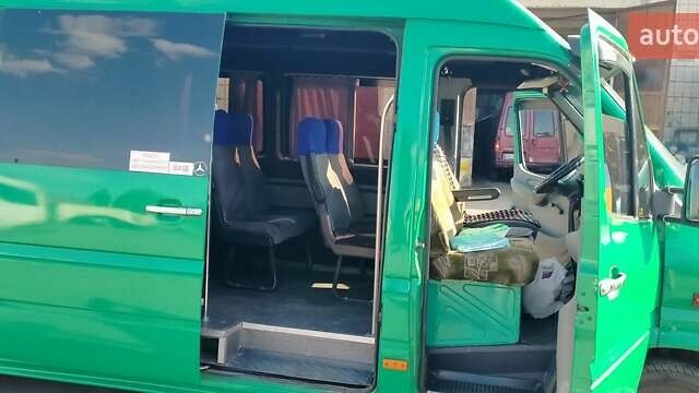 Зеленый Мерседес Sprinter, объемом двигателя 2.87 л и пробегом 560 тыс. км за 9500 $, фото 3 на Automoto.ua
