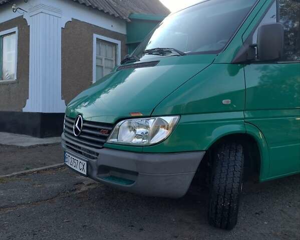 Зелений Мерседес Sprinter, об'ємом двигуна 2.1 л та пробігом 324 тис. км за 12200 $, фото 4 на Automoto.ua