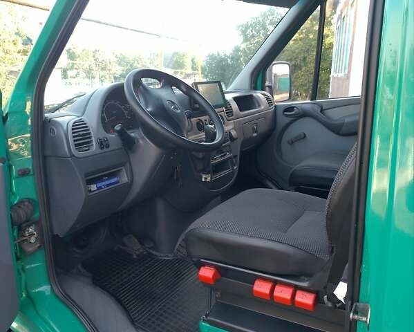 Зелений Мерседес Sprinter, об'ємом двигуна 2.1 л та пробігом 324 тис. км за 12200 $, фото 5 на Automoto.ua