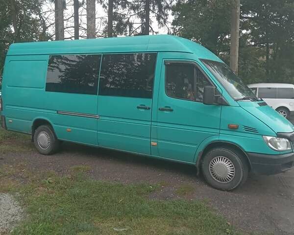 Зеленый Мерседес Sprinter, объемом двигателя 2.15 л и пробегом 700 тыс. км за 8000 $, фото 2 на Automoto.ua