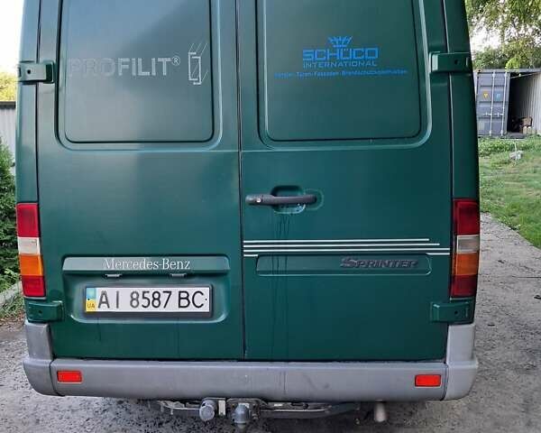 Зеленый Мерседес Sprinter, объемом двигателя 0 л и пробегом 544 тыс. км за 9000 $, фото 2 на Automoto.ua
