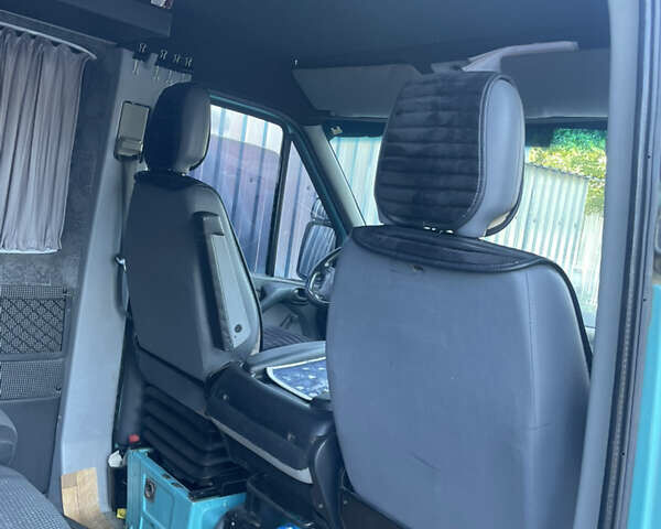 Зеленый Мерседес Sprinter, объемом двигателя 2.1 л и пробегом 470 тыс. км за 10500 $, фото 3 на Automoto.ua