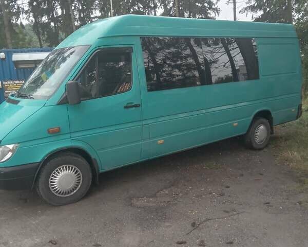 Зеленый Мерседес Sprinter, объемом двигателя 2.15 л и пробегом 700 тыс. км за 8000 $, фото 1 на Automoto.ua