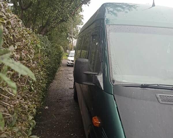 Зелений Мерседес Sprinter, об'ємом двигуна 2.7 л та пробігом 999 тис. км за 9000 $, фото 2 на Automoto.ua