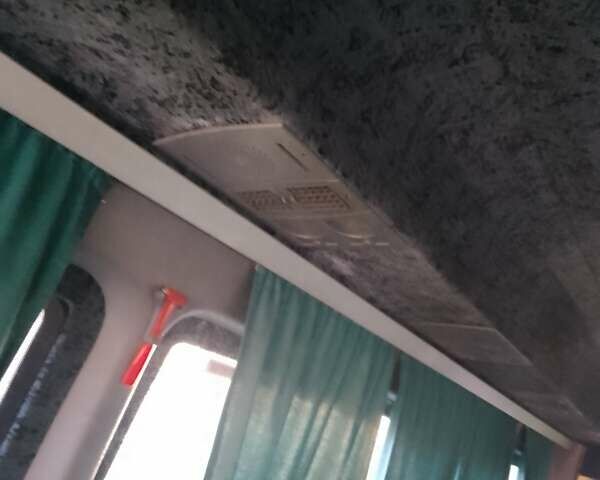 Зеленый Мерседес Sprinter, объемом двигателя 2.7 л и пробегом 900 тыс. км за 6500 $, фото 11 на Automoto.ua
