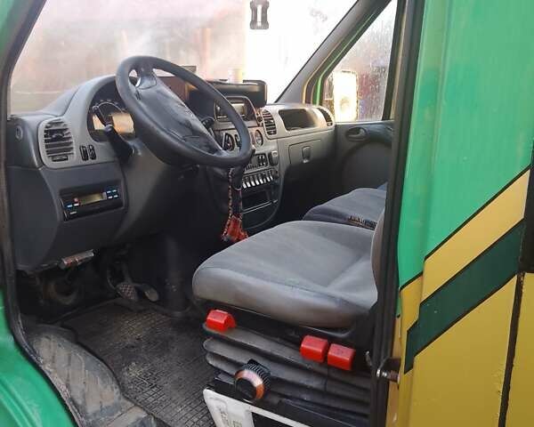Зеленый Мерседес Sprinter, объемом двигателя 2.7 л и пробегом 900 тыс. км за 6500 $, фото 3 на Automoto.ua