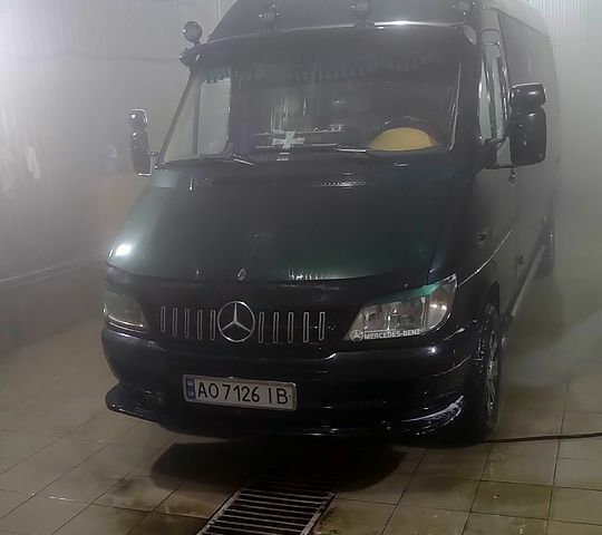 Зелений Мерседес Sprinter, об'ємом двигуна 2.1 л та пробігом 700 тис. км за 9500 $, фото 3 на Automoto.ua