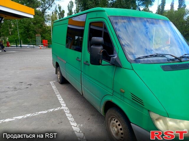 Зеленый Мерседес Sprinter, объемом двигателя 2.1 л и пробегом 250 тыс. км за 5500 $, фото 2 на Automoto.ua