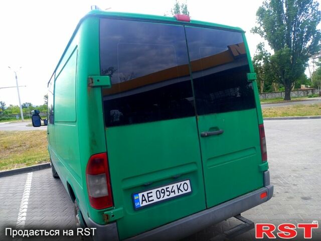 Зеленый Мерседес Sprinter, объемом двигателя 2.1 л и пробегом 250 тыс. км за 5500 $, фото 3 на Automoto.ua