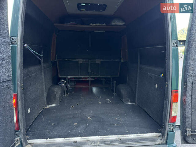 Зелений Мерседес Sprinter, об'ємом двигуна 2.7 л та пробігом 370 тис. км за 10800 $, фото 32 на Automoto.ua
