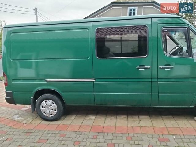 Зеленый Мерседес Sprinter, объемом двигателя 2.1 л и пробегом 750 тыс. км за 9700 $, фото 2 на Automoto.ua