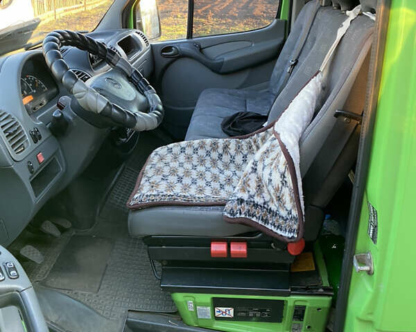 Зеленый Мерседес Sprinter, объемом двигателя 2.1 л и пробегом 400 тыс. км за 7500 $, фото 4 на Automoto.ua