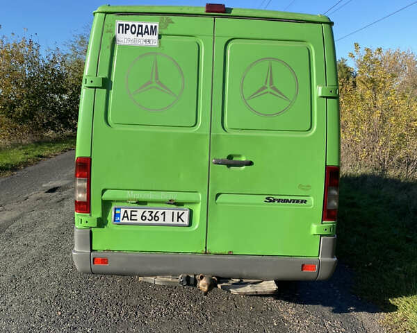 Зеленый Мерседес Sprinter, объемом двигателя 2.1 л и пробегом 400 тыс. км за 7500 $, фото 1 на Automoto.ua
