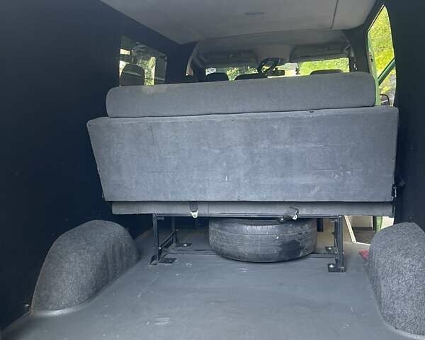 Зеленый Мерседес Sprinter, объемом двигателя 2.15 л и пробегом 418 тыс. км за 10000 $, фото 2 на Automoto.ua