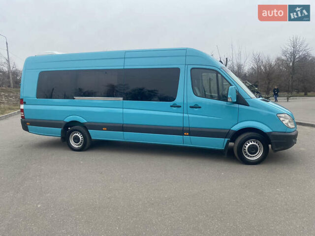 Зеленый Мерседес Sprinter, объемом двигателя 2.99 л и пробегом 600 тыс. км за 19999 $, фото 2 на Automoto.ua