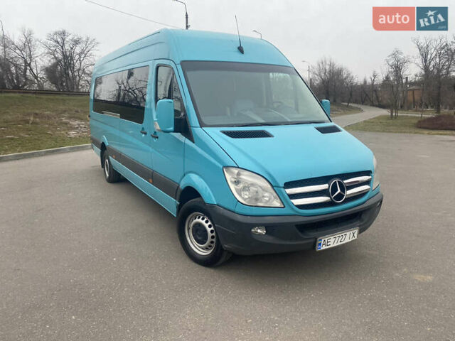 Зеленый Мерседес Sprinter, объемом двигателя 2.99 л и пробегом 600 тыс. км за 19999 $, фото 1 на Automoto.ua