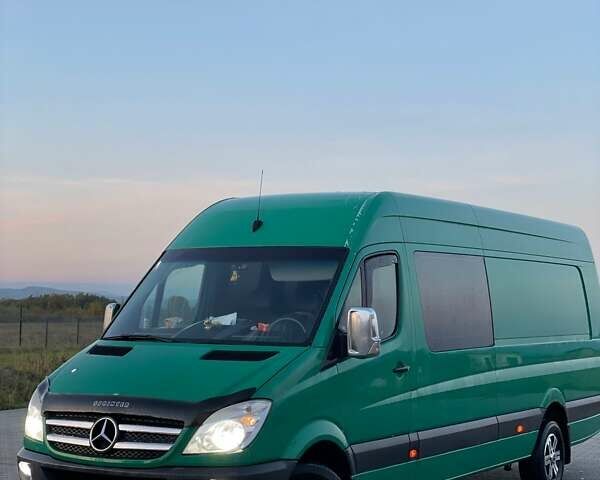 Зеленый Мерседес Sprinter, объемом двигателя 2.14 л и пробегом 150 тыс. км за 18900 $, фото 1 на Automoto.ua