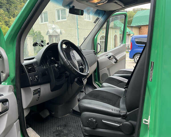 Зеленый Мерседес Sprinter, объемом двигателя 3 л и пробегом 320 тыс. км за 26300 $, фото 2 на Automoto.ua