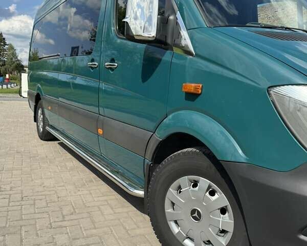 Зеленый Мерседес Sprinter, объемом двигателя 2.2 л и пробегом 400 тыс. км за 20500 $, фото 8 на Automoto.ua