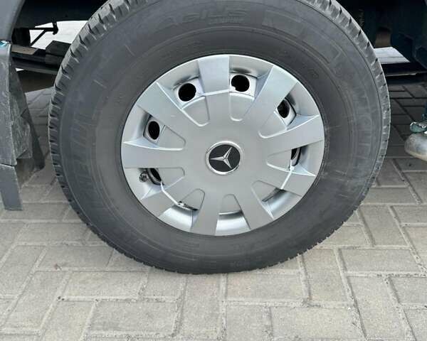 Зеленый Мерседес Sprinter, объемом двигателя 2.2 л и пробегом 400 тыс. км за 20500 $, фото 11 на Automoto.ua