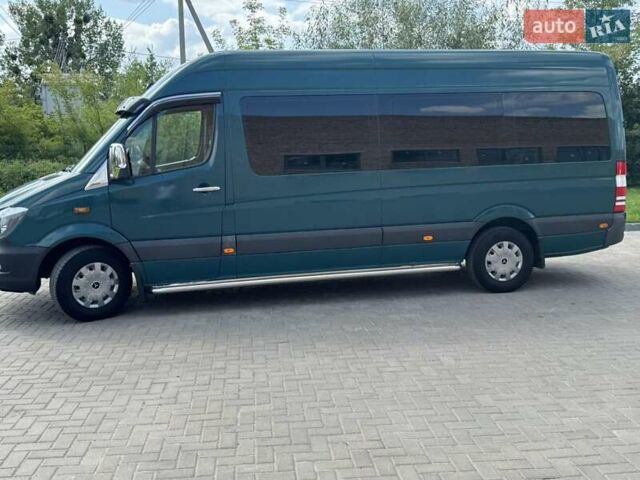 Зеленый Мерседес Sprinter, объемом двигателя 2.2 л и пробегом 400 тыс. км за 20500 $, фото 3 на Automoto.ua
